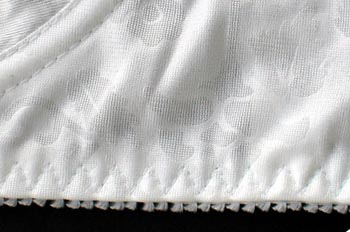 Bajo con cinta de goma en zigzag