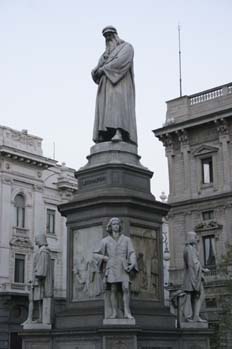 Estatua de Leonardo, Milán