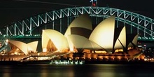 Vista nocturna del teatro de la ópera de Sydney, Australia