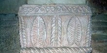 Detalle de un pilar de la iglesia de San Salvador de Priesca, Vi