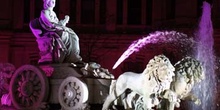 Iluminación de la fuente de Cibeles con motivo de la Boda Real