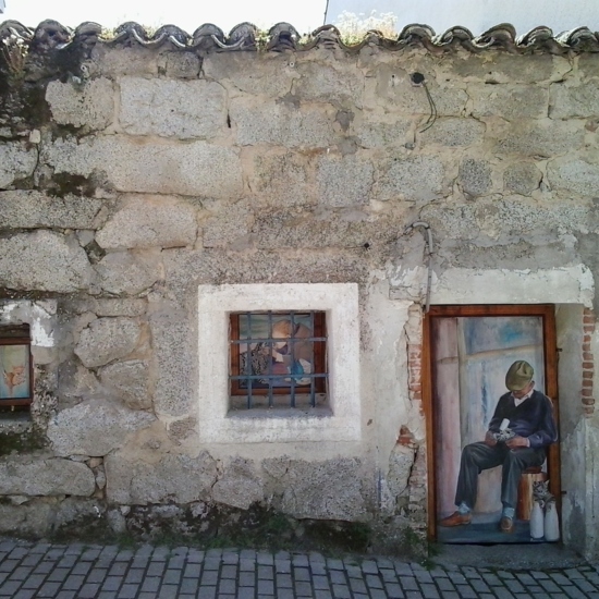 Por la ruta de las CASAS VIVAS en Fresnedillas de la Oliva