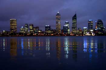 Vista nocturna de Perth, Australia
