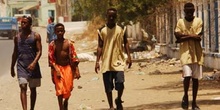 Chicos caminando, Rep. de Djibouti, áfrica
