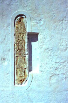 Bajorrelieve de una iglesia de Santorini, Grecia