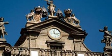 Detalle de la fachada del Ayuntamiento de Pamplona, Navarra