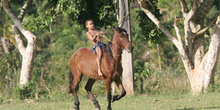 Niño montando a caballo, Quilombo, Sao Paulo, Brasil