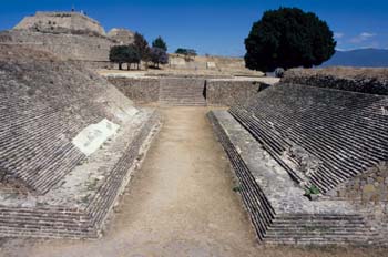 Pistas de juego de pelota del conjunto  arqueológico de Monte Al