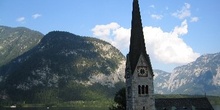 Lago de Hallstat con la torre de la iglesia