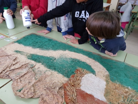 Decorando pasillos del pabellón 3 por Navidad 1