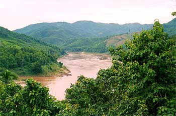 Vistas del río Mekong a su paso por el norte de Laos, Laos