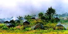 Amanecer en poblado, Irian Jaya, Indonesia
