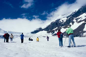 Gente en la nieve, Montañas Rocosas