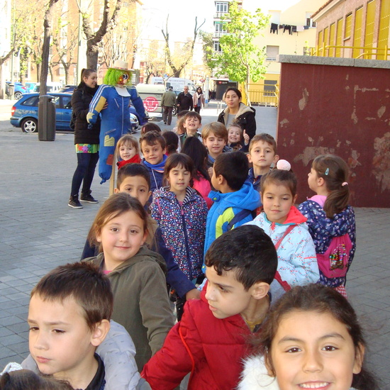 VISITA DE ALUMNOS DE 5 AÑOS AL HUERTO.  3