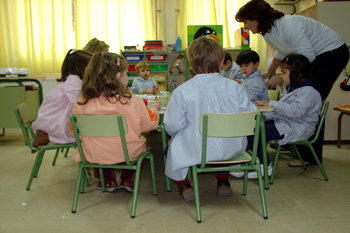 Realizando manualidades