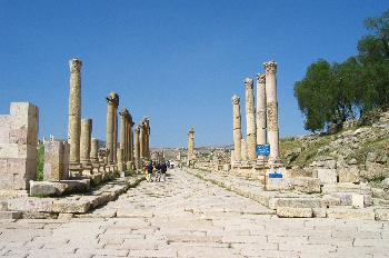 Camino con columnas, Jarash, Jordania
