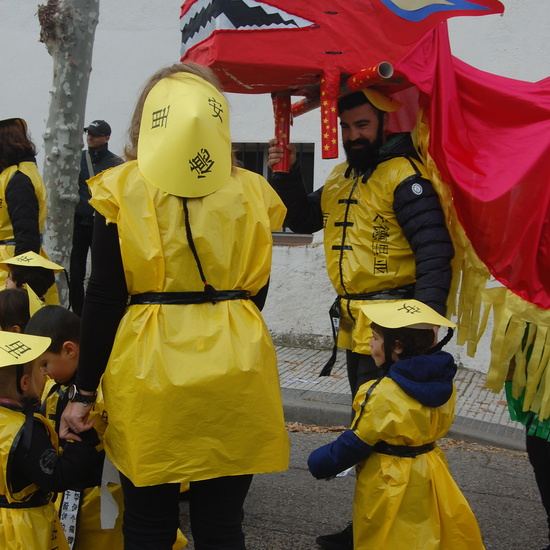 EL DRAGÓN CUIDANDO DE LOS MÁS PEQUEÑOS