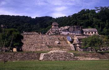 Escalinata norte del Gran Palacio, Palenque, México