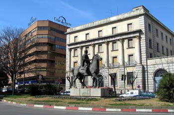 Estatua de Hernán Cortés, Cáceres