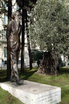 Monumento a Valle-Inclán, Madrid