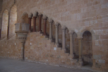 Escalera de acceso al púlpito, Monastrio de Santa María de Huert