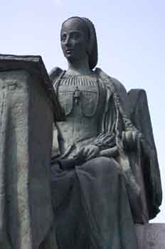 Estatua de Doña Beatriz Galindo, la Latina