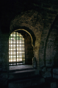 Puerta de acceso a la planta baja de Santa María de Naranco, Ovi