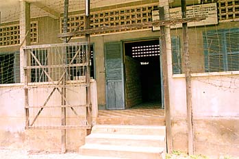Entrada a campo de concentración Khmer, Camboya