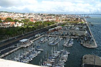 Vista del puerto desde la Torre de Belén, Lisboa, Portugal