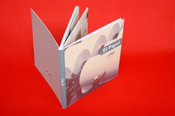 Cubierta en papel de un libro