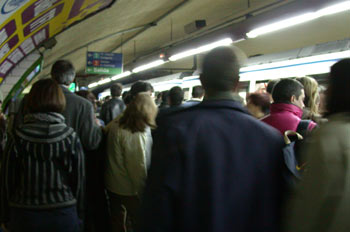 Gente en el metro