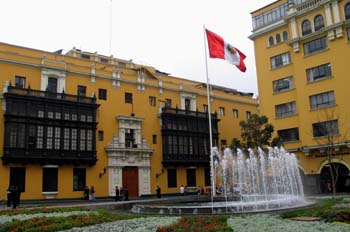 Monumento a la bandera en Lima, Perú