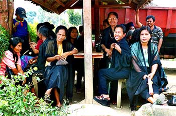 Zona de luto reservada a mujeres, Sulawesi, Indonesia