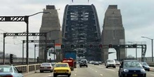 Tráfico en el puente de Sydney, Australia