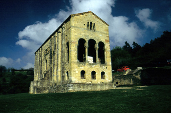 Vista desde el sureste de Santa María de Naranco, Oviedo, Princi