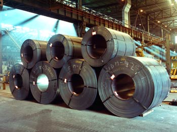 Bobinas laminadas en caliente en una planta siderúrgica