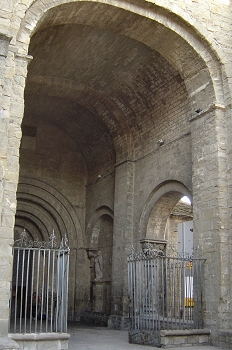 Atrio bajo torre. Catedral de Jaca, Huesca