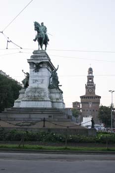 Estatua de Garibaldi y Castello Sforzesco, Milán
