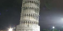 Torre de Pisa de noche