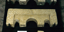 Fragmento ventana trífora de la iglesia de San Martín de Salas,