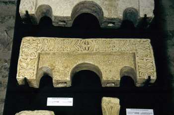 Fragmento ventana trífora de la iglesia de San Martín de Salas,