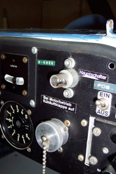 Llave de encendido encastrada en el cuadro de mandos