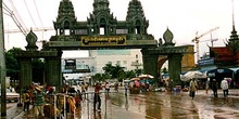 Arcos de entrada a Camboya