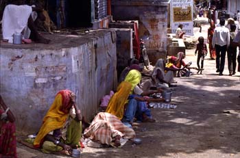 Calle de acceso al Templo de Brahma, Pushkar, India