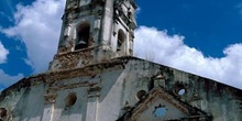 Campanario de iglesia antigua, Cuba