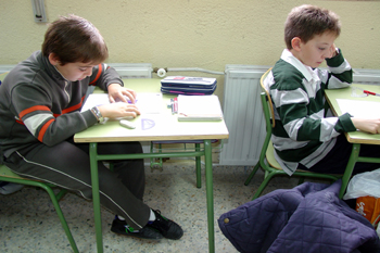 Chicos en clase