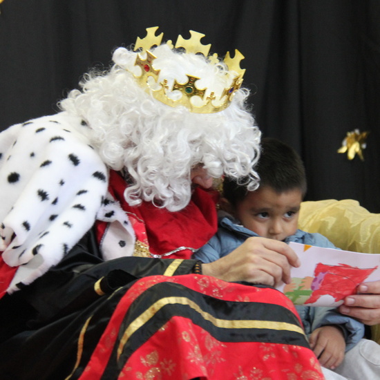 Visita de sus Majestades los Reyes Magos al colegio Luis Bello en moto 2018 38