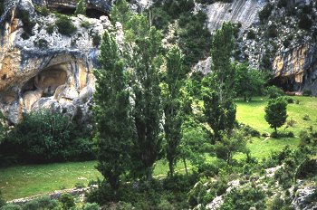 Cueva en una montaña
