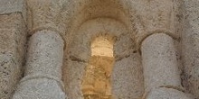 Ventana de la Ermita de San Miguel en Sacramenia, Segovia, Casti