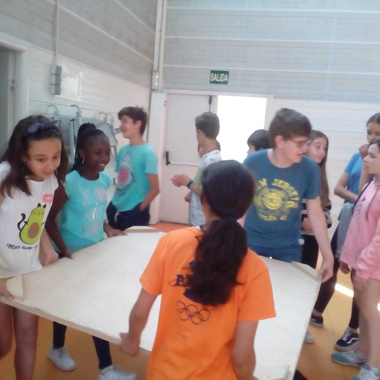 2019_06_11_Sexto B comienza el montaje del escenario para la graduación_CEIP FDLR_Las Rozas 4